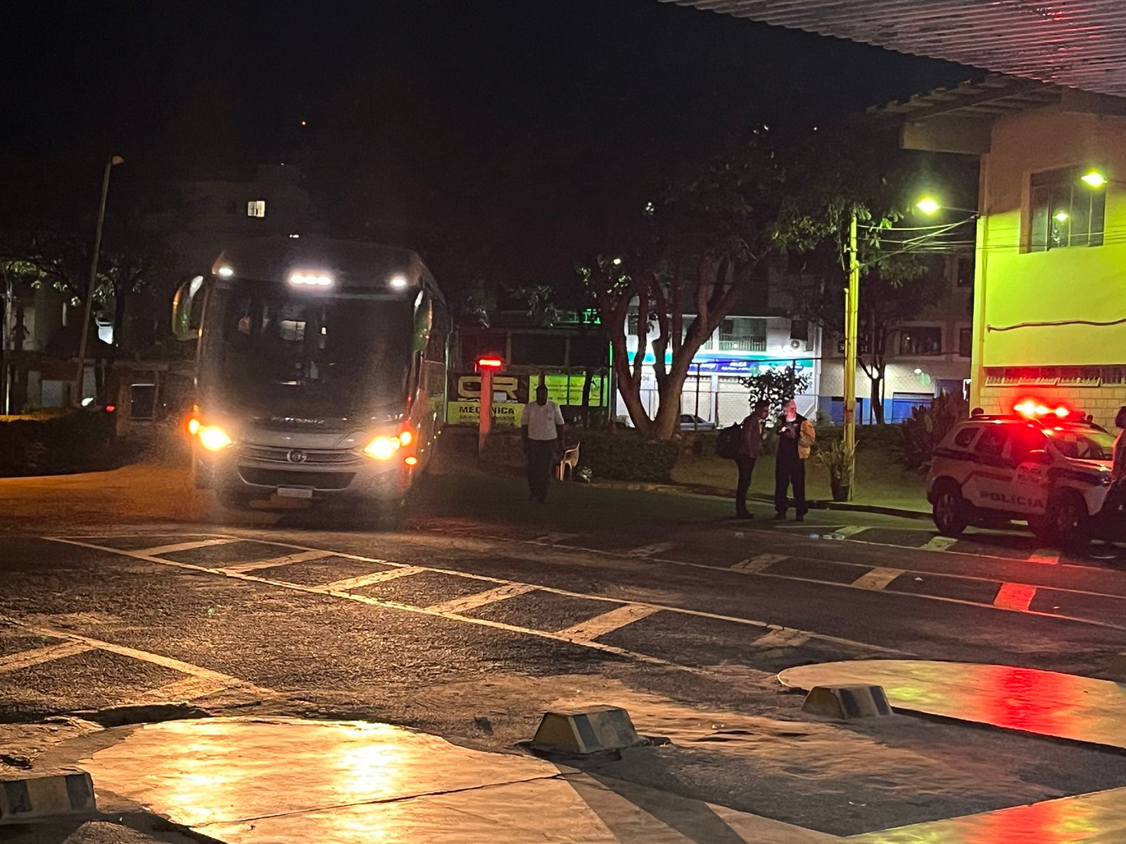 Fiscalização apreendeu três ônibus de aplicativo em Itaúna e Divinópolis por falta de ATF, diz DER-MG