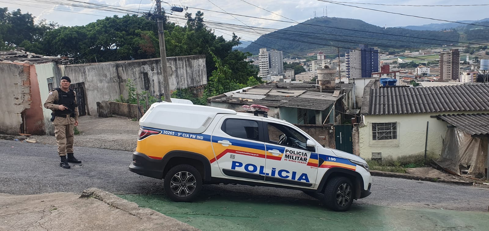PM prende homem por tráfico de drogas e maus tratos a animais em Itaúna: 5 pedras de crack apreendidas