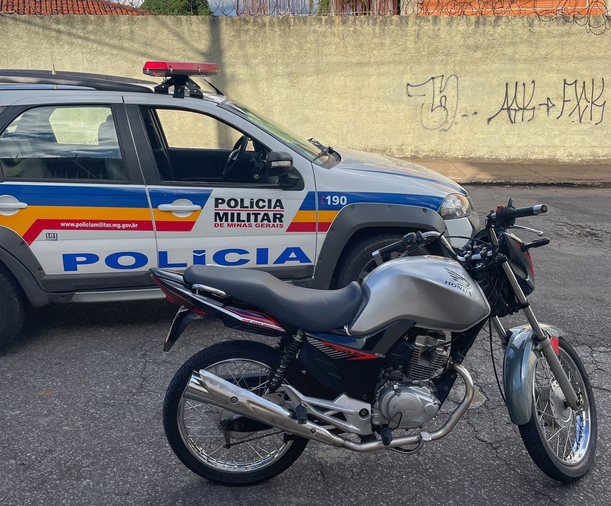 Direção perigosa termina com disparo de balas de borracha e motociclista preso em Itaúna