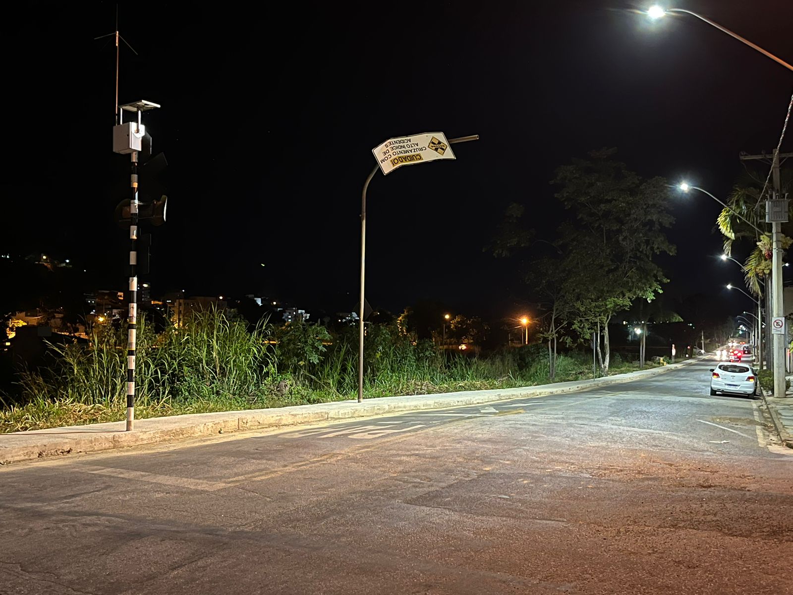 Prefeitura substituiu 300 pontos de iluminação pública com LED e Cemig afirma que investirá R$ 370 mil