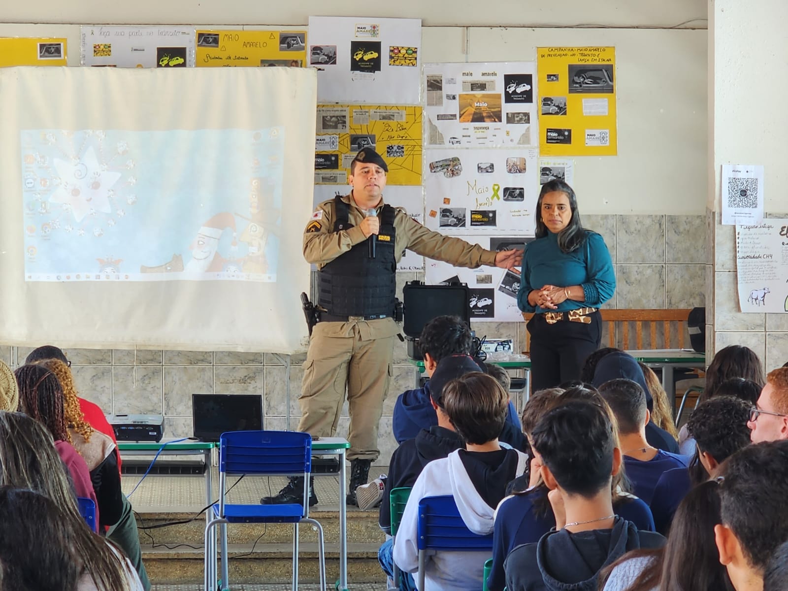 PM palestra sobre o Maio Amarelo em escola de Itaúna