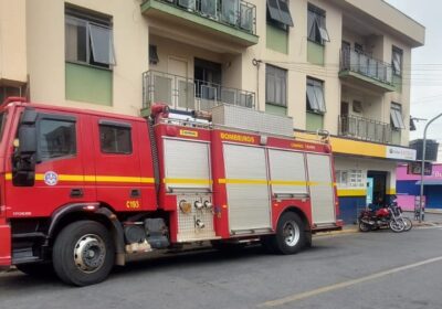 Bombeiros são acionados para incêndio em apartamento na Rua da Gruta