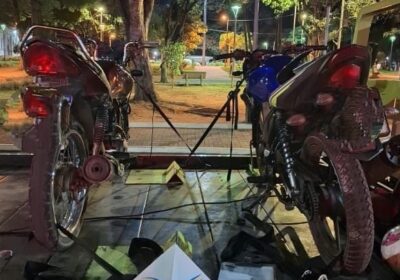 Dupla é apreendida após tentar fugir de abordagem em Itaúna e donos de motocicletas serão intimados, diz Polícia Civil