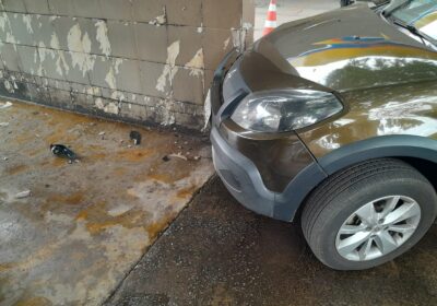 Motorista de aplicativo pula de carro em movimento em Itaúna após ser ameaçada com faca