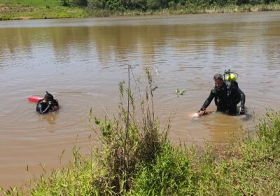 Bombeiros resgatam corpo de vítima de afogamento em lagoa do Três Marias