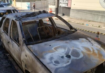 Suspeitos de incendiar viaturas da Polícia Penal em Itaúna foram identificados