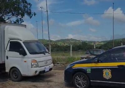 Caminhão furtado é recuperado pela PRF na Fernão Dias em Itaguara
