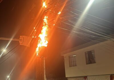 Poste pegou fogo na Getúlio Vargas na noite desta sexta (2)