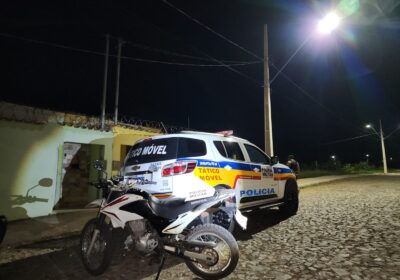 Dupla é presa no Morada Nova após roubar moto de entregador