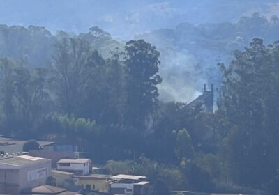 Moradores voltam a denunciar “pó preto” de siderúrgica em Itatiaiuçu