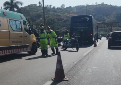 Motociclista morre após atingir traseira de ônibus de Itaúna na Fernão Dias