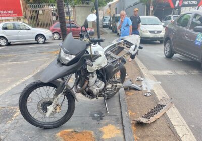 Batida em rotatória da Jove Soares fere motociclista e garupa