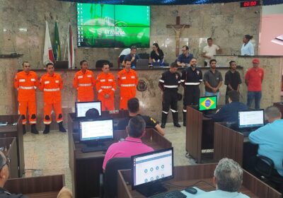 Combatentes de incêndio na Treze de Maio são homenageados pela Câmara