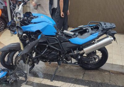 Colisão entre carro e moto deixa feridos no Morro do Sol