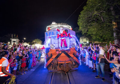 Trem natalino da VLI, com Papai Noel, visitará Itaúna em 5 de dezembro