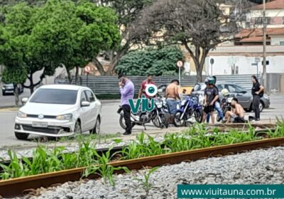 SAMU socorre motociclista após colisão com carro, na Dr. Miguel Augusto