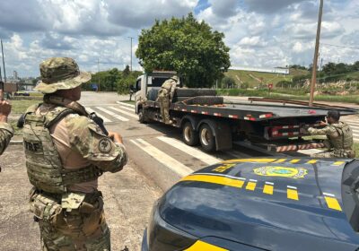 PRF apreende 380 kg de maconha dentro de pneus na BR-262