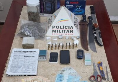 Maconha “in natura” e papelotes de cocaína apreendidos com homem em Santanense