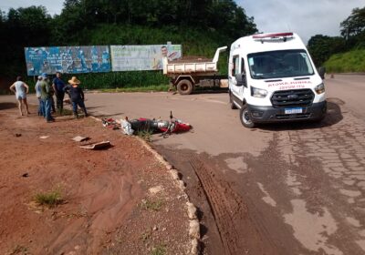 Moto e caminhão colidem na MG-431 em Itatiaiuçu