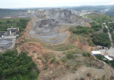 Mineradora é multada em cerca de R$ 320 milhões após deslizamento em pilha de rejeitos