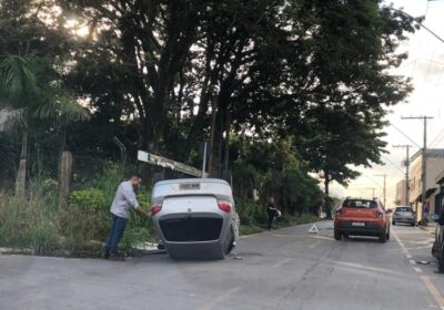 Motorista sofre mal súbito e capota carro na Dorinato Lima