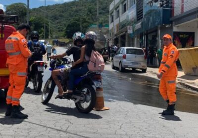 Derramamento de óleo mobiliza bombeiros na Silva Jardim