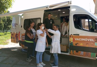 Vacimóvel imuniza população neste sábado (15) na Praça Dr. Augusto