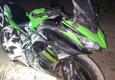 Motociclista é surpreendido por caminhão em conversão proibida na MG-431