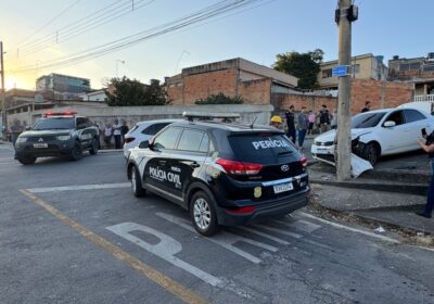 Após tentativa de fuga, três são presos com veículo clonado no Morada Nova