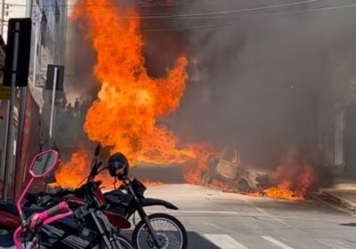 Picape pega fogo na Gonçalves da Guia