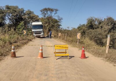 Prefeitura interdita ponte da Bagaginha para remoção de carreta