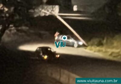 Batida derruba poste no Aeroporto e PM não localiza condutor