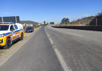 Moto é atingida na faixa da esquerda da MG-050