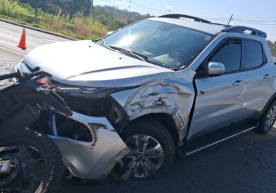 Picape colide com moto ao acessar a MG-431 próximo à universidade