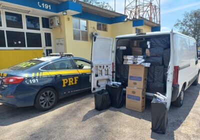 PRF apreende 50 mil maços de cigarros na Fernão Dias em Itatiaiuçu