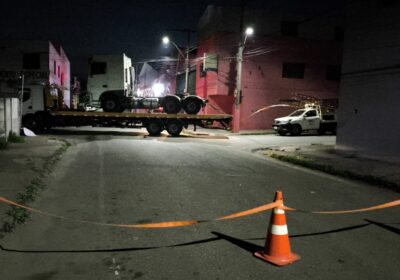 Caminhão rompe cabos de média tensão e afeta energia no Centro e bairros de Itaúna