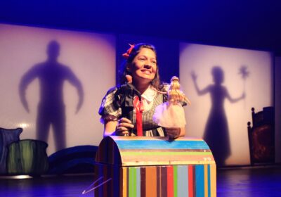 Espetáculo infantil “A Menina que Entra em Livros” chega a Itaúna neste domingo (9)