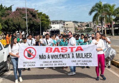 Caminhada de Luta Contra a Violência à Mulher ocorre em Itaúna