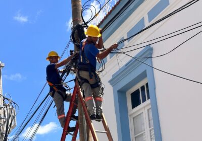 Força-tarefa retira cabos inutilizados nas ruas de Itaúna