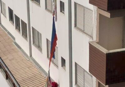 Mãe e padrasto são ouvidos após jovem improvisar corda para escapar de apartamento