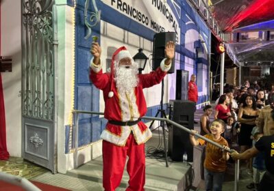 Tradição renovada: Papai Noel desembarca na Praça da Estação