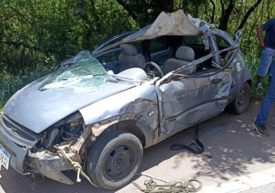 Ultrapassagem pelo acostamento provoca grave acidente próximo à Belgo