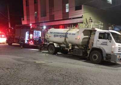 Residência pega fogo no Nogueira Machado e idoso é socorrido