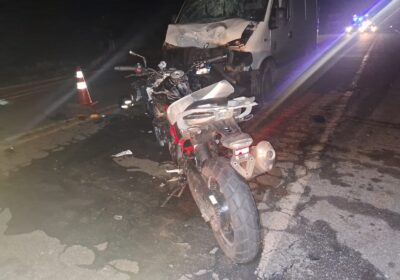 Van desviou de veículo na contramão em colisão fatal na MG-431