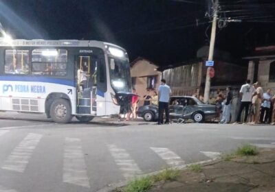 Sem CNH, carro superlotado e com 4 crianças, revela acidente no Garcias