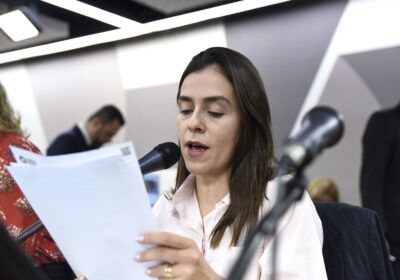 Lohanna cobra planejamento na Educação e critica insistência em escolas cívico-militares