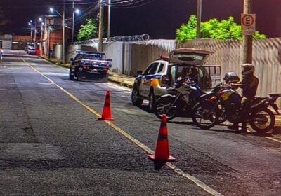 Jovem é preso por direção perigosa com moto e desobediência em Itaúna