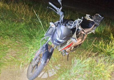 Motocicleta é atingida por carro na MG-050 em Itaúna