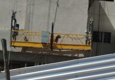 Cão é resgatado ao ficar preso em obra no Boulevard Lago Sul