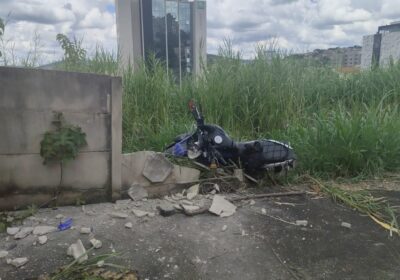 Motociclista é socorrido ao bater contra muro no Belvedere